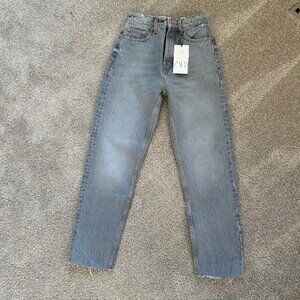 Zara High Rise Straight Leg Ankle Jeans NWT Size 34 (US 2) Light Wash
